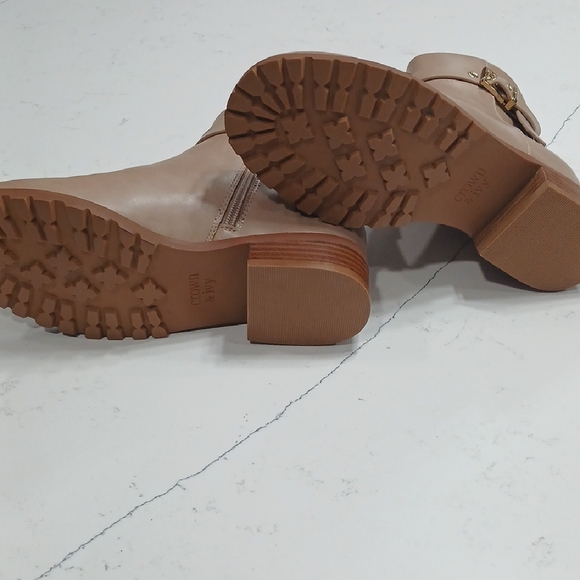 Women's Tan Ankle Boots, Crown & Ivy, New With Out Tags Or Box, Sz 8.5 - Picture 5 of 8